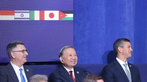 General Secretary of the Communist Party of Viet Nam To Lam (centre, back row) attends the inaugural meeting of the Gaza Board of Peace in Washington D.C. on February 19 morning (local time). (Photo: VNA)