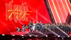 The political-art programme ‘To Quoc Trong Tim' (Homeland in Our Hearts), co-organised by Nhan Dan Newspaper and Ha Noi People’s Committee at My Dinh Stadium on the evening of August 10, 2025, is established as Viet Nam’s largest-scale event ever.