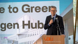 The German Agency for International Cooperation (GIZ)'s Managing Director Thorsten Schäfer-Gümbel speaks at the working session with the Vietnamese-German University. (Photo: VNA)