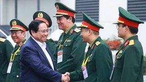Prime Minister Pham Minh Chinh meets with leaders of the Viettel Military Industry and Telecoms Group. (Photo: VNA)