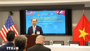 Vietnamese Ambassador to the US Nguyen Quoc Dung addresses the forum. (Photo: VNA)