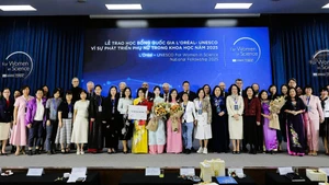 Female intellectuals honoured at the award ceremony of the 2025 L’Oréal–UNESCO For Women in Science scholarship programme, held in December 2025. (Photo: Viet Nam Academy of Science and Technology)