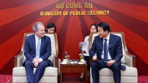 Minister of Public Security General Luong Tam Quang (right) and Daniel Rosen, CEO of Rosen Partners, at their meeting on March 17. (Photo: VNA)