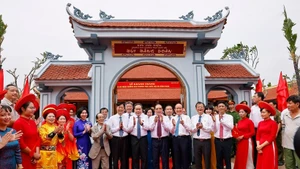 NA Chairman Tran Thanh Man and delegates at the memorial site. (Photo: VNA)