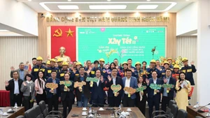 Gifts presented to more than 500 urban drainage workers in Ha Noi.