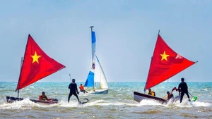 A series of marine sports activities such as sailing, flyboarding, stand-up paddleboarding (SUP) and jet surfing along Thuy Van beach showcase the city’s potential in developing its marine economy and high-end tourism services. (Photo: VNA)