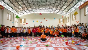 To ensure that Vietnamese children can stride confidently into an increasingly volatile world, we must equip them with the right tools from today. (Photo: UNICEF)