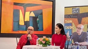 Painter Thanh Chuong at an art talk in Ha Noi in 2022 (Photo: Huyen Thuong)