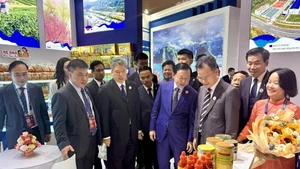 Deputy Prime Minister Tran Hong Ha visits a Vietnamese booth at the fair. (Photo: the Viet Nam Trade Promotion Agency)
