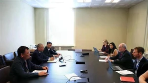 The Vietnamese delegation held a bilateral meeting with representatives of the US Mission. (Photo: VNA)
