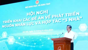 Deputy Minister of Education and Training Nguyen Van Phuc speaks at the event