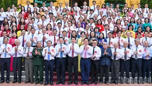 State President Luong Cuong meets with outstanding journalists in Ha Noi 