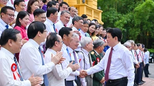 State President Luong Cuong meets with veteran and outstanding journalists on June 20. (Photo: NDO)