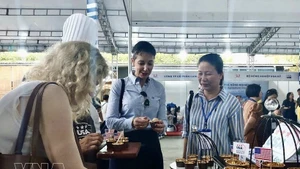 Visitors savor freshly prepared dishes on-site at the “Discover US Agriculture” programme, held on July 19, 2025 in Ho Chi Minh City. (Illustrative photo: VNA)