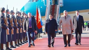 The official welcoming ceremony for Prime Minister Pham Minh Chinh's visit to the Russian Federation is held at Vnukovo 2 International Airport (Photo: Duong Giang/VNA)