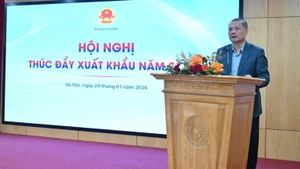 Director General of the Import–Export Department Nguyen Anh Son speaks at the event