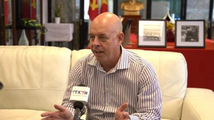 Chairman of the Israel-Viet Nam Friendship Association and former Deputy Ambassador of Israel to Viet Nam Eyal Buvilski speaks to Viet Nam News Agency's correspondent in Tel Aviv. (Photo: VNA)