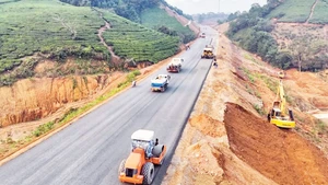 At the construction site of the Tuyen Quang–Ha Giang expressway. (Photo: Hai Dang)