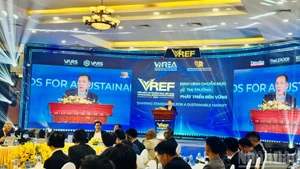 Nguyen Van Khoi, Chairman of the Viet Nam Real Estate Association speaks at the forum.