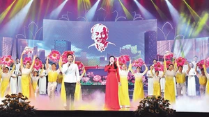 A cultural performance paying tribute to President Ho Chi Minh. (Photo: Nguyen Dang)