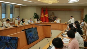 Deputy PM Tran Hong Ha notes that localities should include the housing needs of civil servants and public employees, especially after administrative mergers, into their local housing development plans. (Photo: VGP)