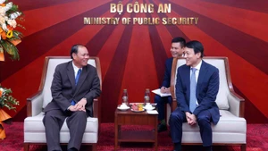 Minister of Public Security General Luong Tam Quang (right) and General Vilay Lakhamphong, a Politburo member and permanent member of the Secretariat of the Central Committee of the Lao People’s Revolutionary Party (LPRP) at their meeting on January 25. (Photo: VNA)
