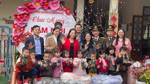 Gifts delivered to pupils at Minh Khai Kindergarten in Lang Son Province