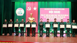 Collectives and individuals with outstanding contributions to Quang Trung campaign in Da Nang and Dak Lak honoured at the ceremony