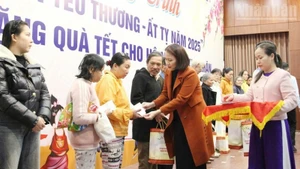 Da Nang allocates over 11.6 billion VND to support the poor ahead of Tet