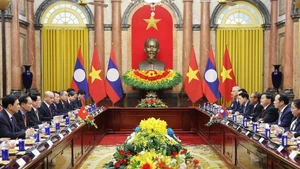 An overview of the meeting between Vietnamese State President Luong Cuong and General Secretary of the Lao People’s Revolutionary Party (LPRP) Central Committee and President of Laos Thongloun Sisoulith in Ha Noi on January 26. (Photo: VNA)