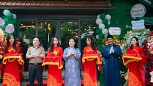 At the opening ceremony of the Ha Noi Halal Restaurant (Photo: hanoimoi.vn)