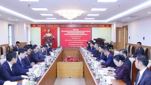 At the working session (Photo: VNA)