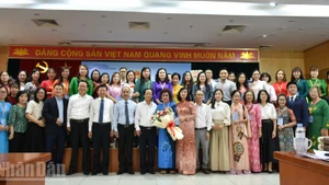 The training course attracts 80 teachers who returned from 15 countries and territories (Photo: NDO)
