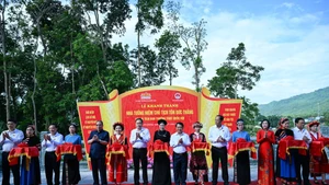 National Assembly Chairman Tran Thanh Man and delegates at a ceremony to inaugurate a memorial house dedicated to late President Ton Duc Thang (Photo: NDO)