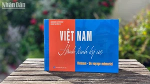 The cover of the “Viet Nam – Un voyage mémoriel" photo book