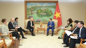 Deputy Prime Minister Tran Hong Ha (R) and Dutch Ambassador to Viet Nam Kees van Baar at their meeting in Ha Noi on August 14. (Photo: VGP)