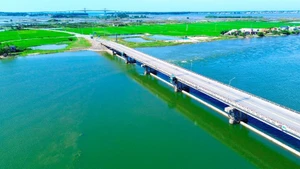 Thao Long Dam prevents saltwater intrusion and keeps fresh water for the downstream of the Huong River.