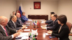 At the meeting between Acting Minister of Foreign Affairs Le Hoai Trung (second, right) and Russian Foreign Minister Sergey Lavrov (second, left) in New York on September 24 (Photo: VNA)