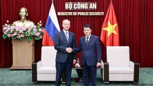 Minister of Public Security Gen. Luong Tam Quang (right) and Nikolai Patrushev, Aide to the President of Russia and Chairman of the Maritime Board at the meeting in Ha Noi. (Photo: VNA)