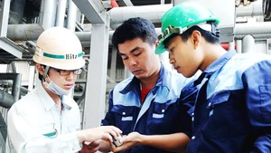 Japanese experts support the installation of the Nam Son waste-to-energy plant. (Photo: NAM ANH)