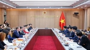 Minister of Public Security General Luong Tam Quang hosts a reception for Jens Rubbert, Chairman of the EU–ASEAN Business Council, on November 27 (Photo: VNA)