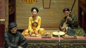 Meritorious Artist Bach Van (C) during a 'ca tru' performance. (Photo courtesy of Bach Van)