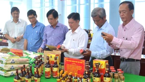 Phu Quoc fish sauce products are showcased to visiting guests. (Photo: TRUNG CHANH)
