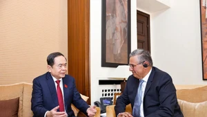NA Chairman Tran Thanh Man (left) and Moroccan Prime Minister Aziz Akhannouch meet in Rabat on July 25. (Photo: VNA)