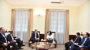 Deputy Minister of Foreign Affairs Le Thi Thu Hang (right) and Thomas Mitchell Little, President and CEO of UK-based Jadestone Energy Plc. (Photo: Ministry of Foreign Affairs)