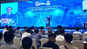 Deputy Director of VNNIC Nguyen Truong Giang speaks at the event 