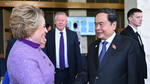 NA Chairman Tran Thanh Man (R) meets with Valentina Matviyenko, Chairwoman of the Federation Council of Russia. (Photo: quochoi.vn)