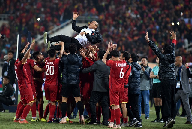 Vietnam win second AFF Cup trophy ảnh 8