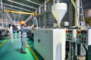 Manufacturing plastic pipes at Hoa Sen Group. (Photo: Hoai Thu)
