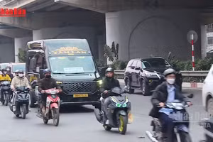 Video: Ha Noi plans to revise operating hours for pick-up trucks and charter buses